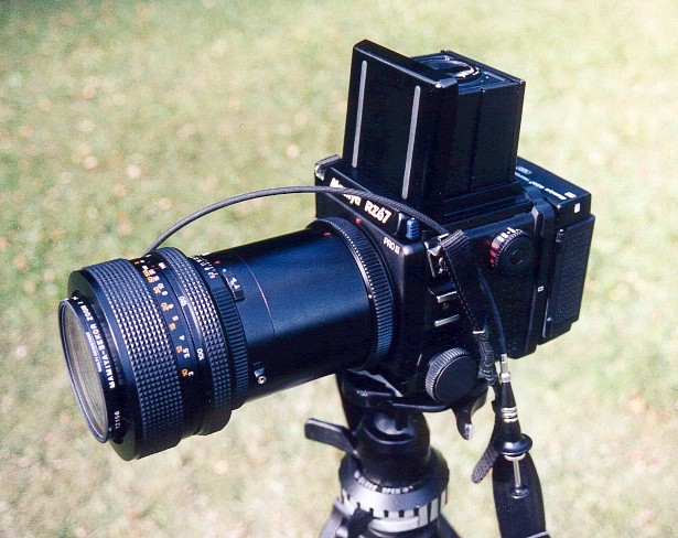 Kamera Mamiya RZ 67 Pro II mit Objektiv 100-200/1:5,2 und Drahtauslöser